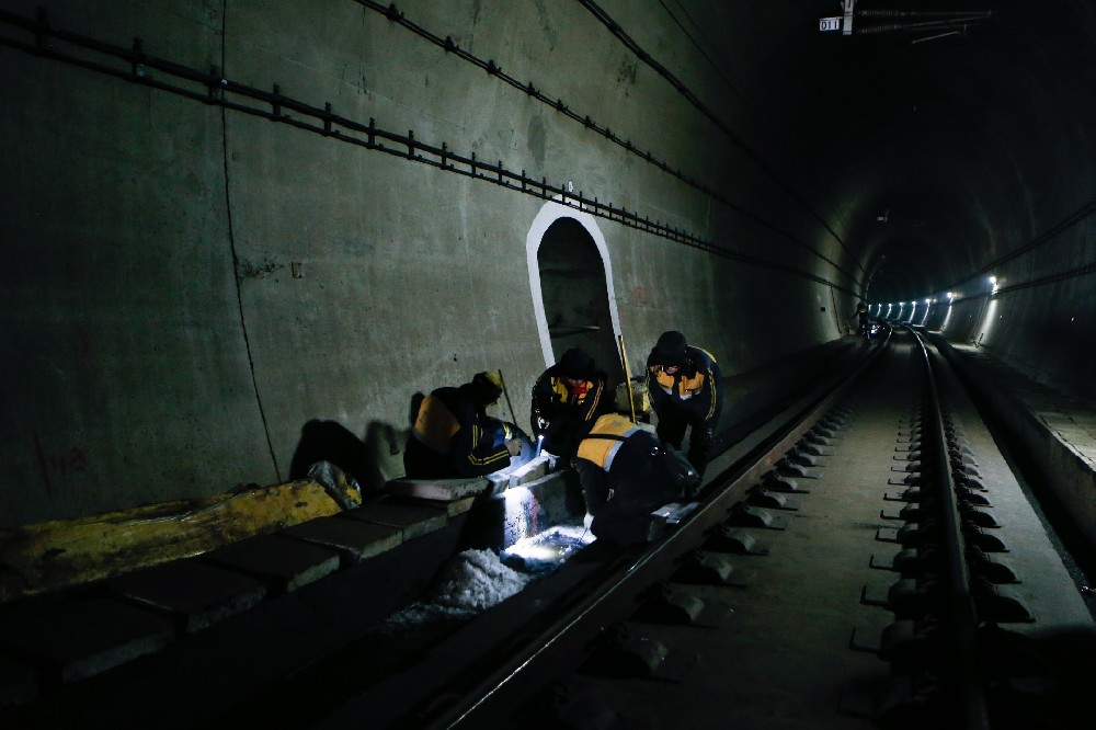 麦积铁路运营隧道病害现状